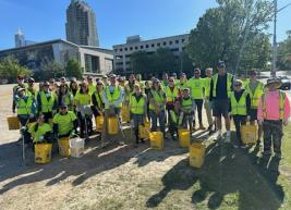 A photo of a group of volunteers with the great raleigh cleanup